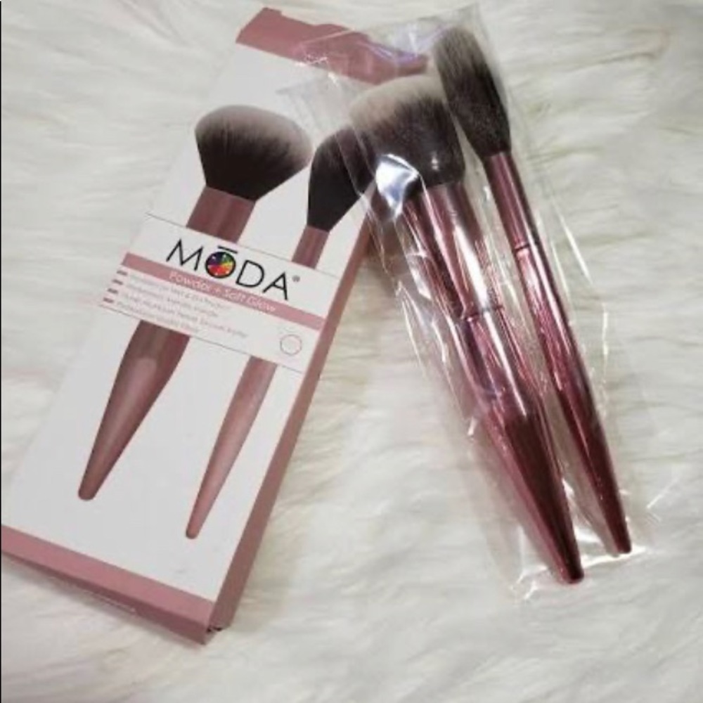NWT Moda Powder+Soft Glow 2 Makeup Brush Set